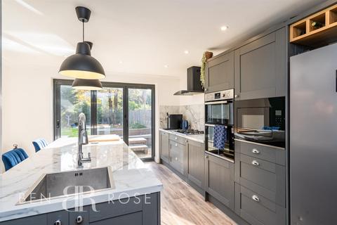16 Brackenbury Close, Lostock Hall, Preston, PR5 5NB