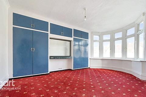 53 Raymead Avenue, Thornton Heath, CR7 7SB