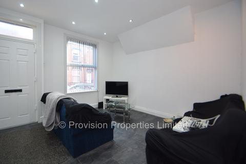 4 bedroom terraced house to rent, Beamsley Mount, Hyde Park LS6