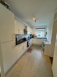 2 bedroom flat to rent, Courtlands, Sheen Road, Richmond, TW10.