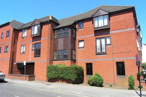 1 bedroom flat to rent, Mountbatten Court, Aldershot