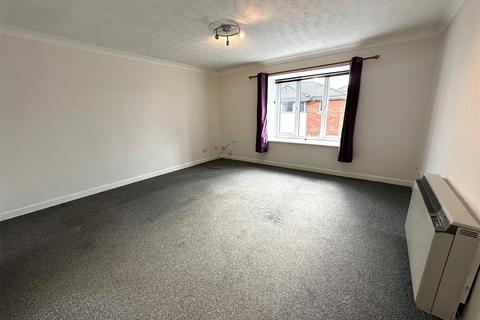 1 bedroom flat to rent, Mountbatten Court, Aldershot