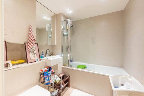 Attenborough Court, Watford, WD19