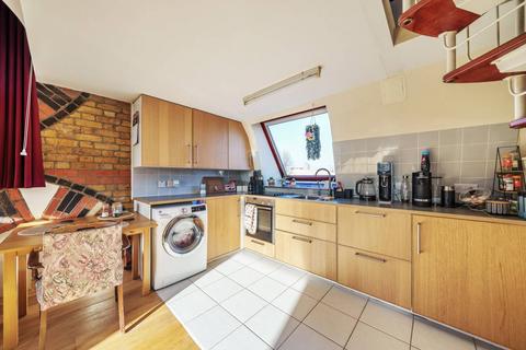 2 bedroom flat to rent, St Michaels Court, Poplar, London, E14