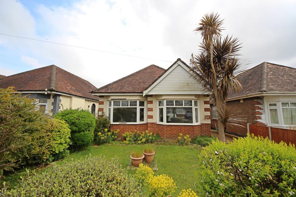 Western Avenue, Bournemouth, 2 bed detached bungalow to rent £1,450