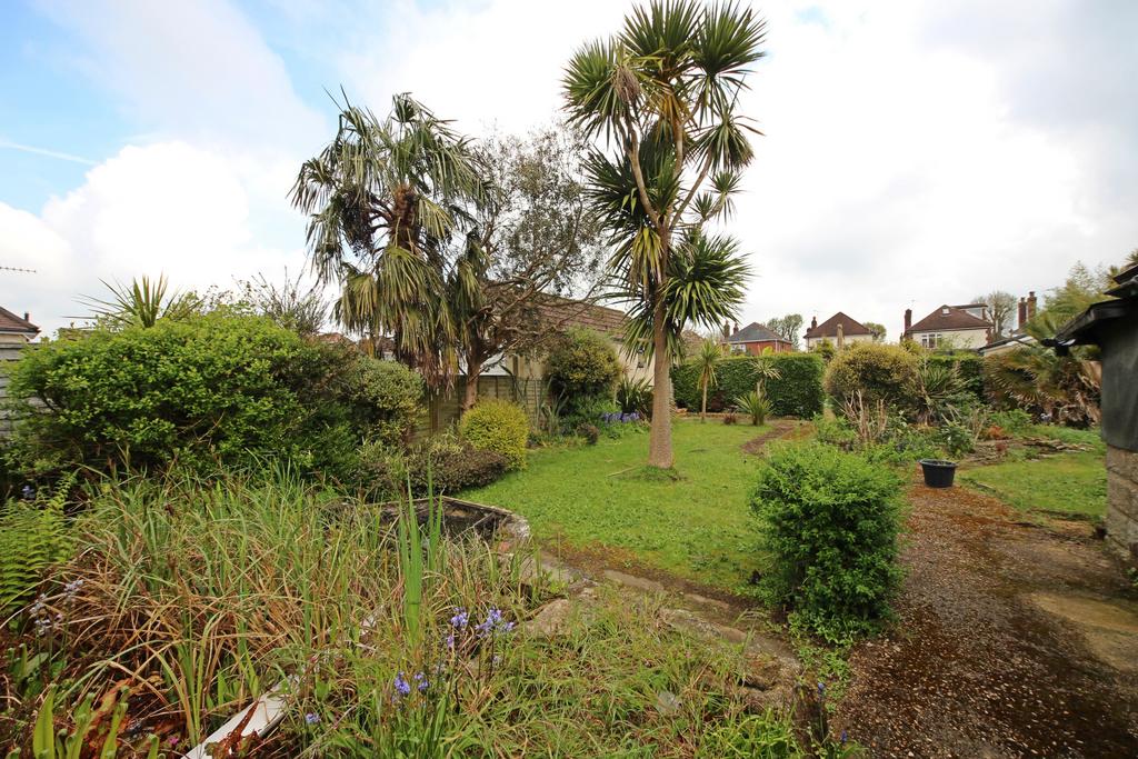 Western Avenue, Bournemouth, 2 bed detached bungalow to rent £1,450