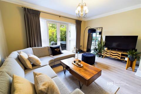 2 Oak Tree Close, West Ewell, Epsom, KT19 9FG