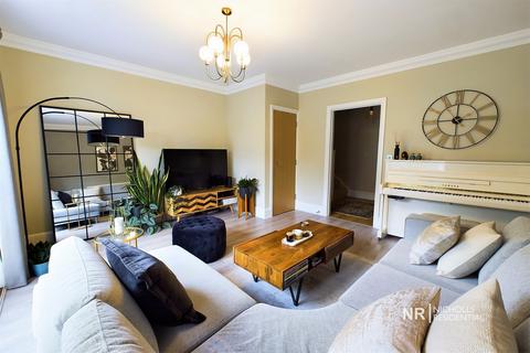 2 Oak Tree Close, West Ewell, Epsom, KT19 9FG