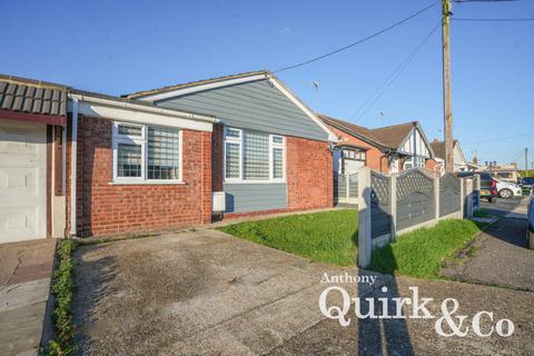 2 bedroom bungalow for sale, Miltsin Avenue, Canvey Island, SS8