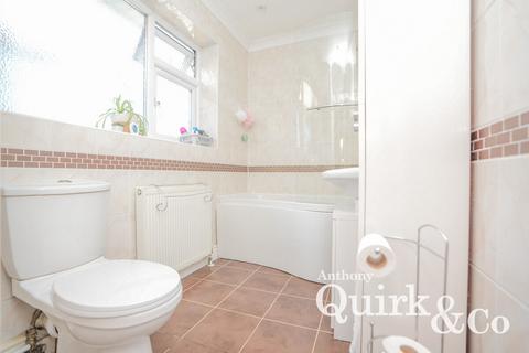 2 bedroom bungalow for sale, Miltsin Avenue, Canvey Island, SS8