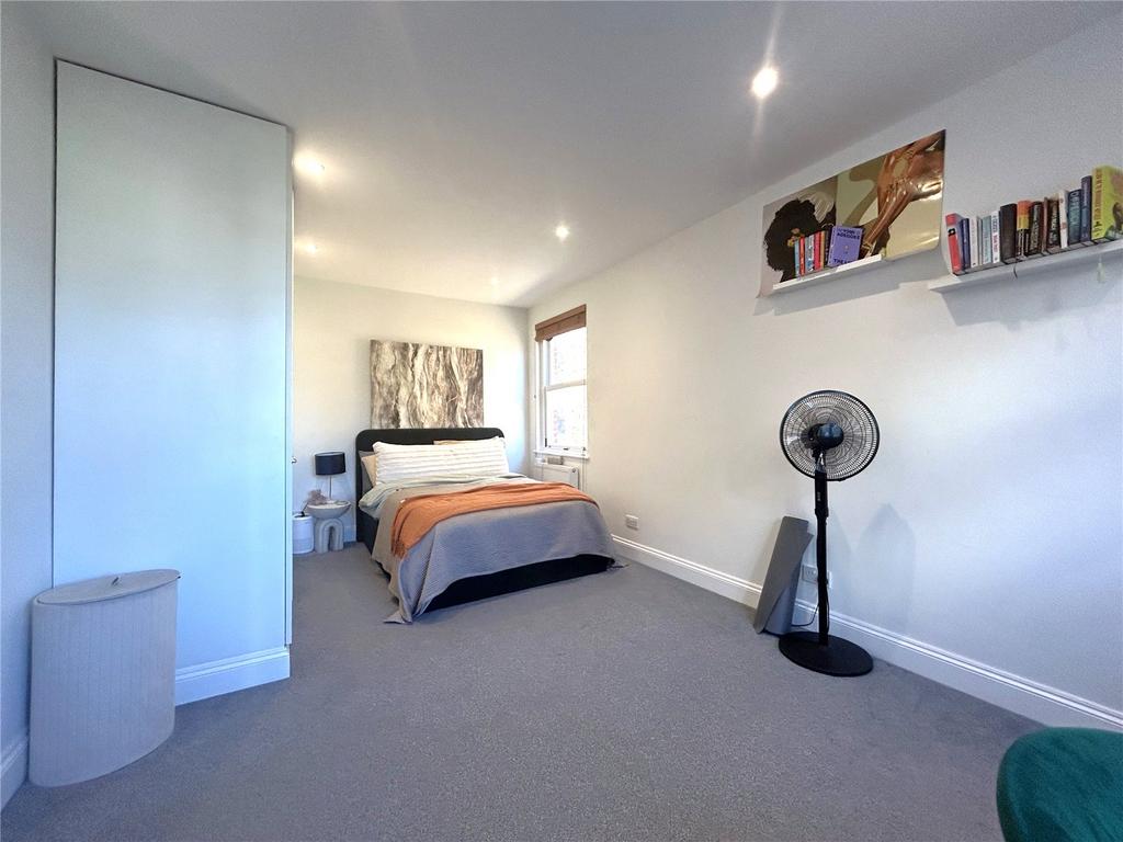 Sheen Road, Richmond 1 bed apartment to rent £1,450 pcm (£335 pw)