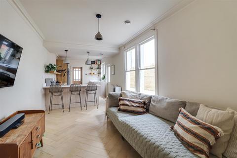 Flat 1, 13a Avenue Road, Westcliff-on-sea, SS0 7PN