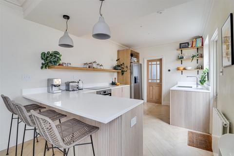 Flat 1, 13a Avenue Road, Westcliff-on-sea, SS0 7PN
