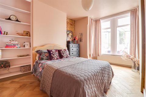 Flat 1, 13a Avenue Road, Westcliff-on-sea, SS0 7PN
