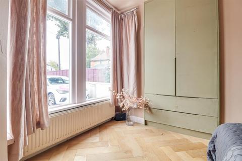 Flat 1, 13a Avenue Road, Westcliff-on-sea, SS0 7PN