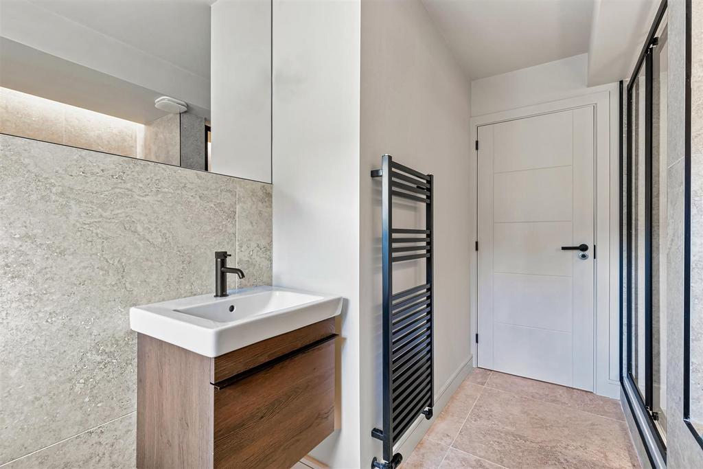 Bathroom 2.jpg