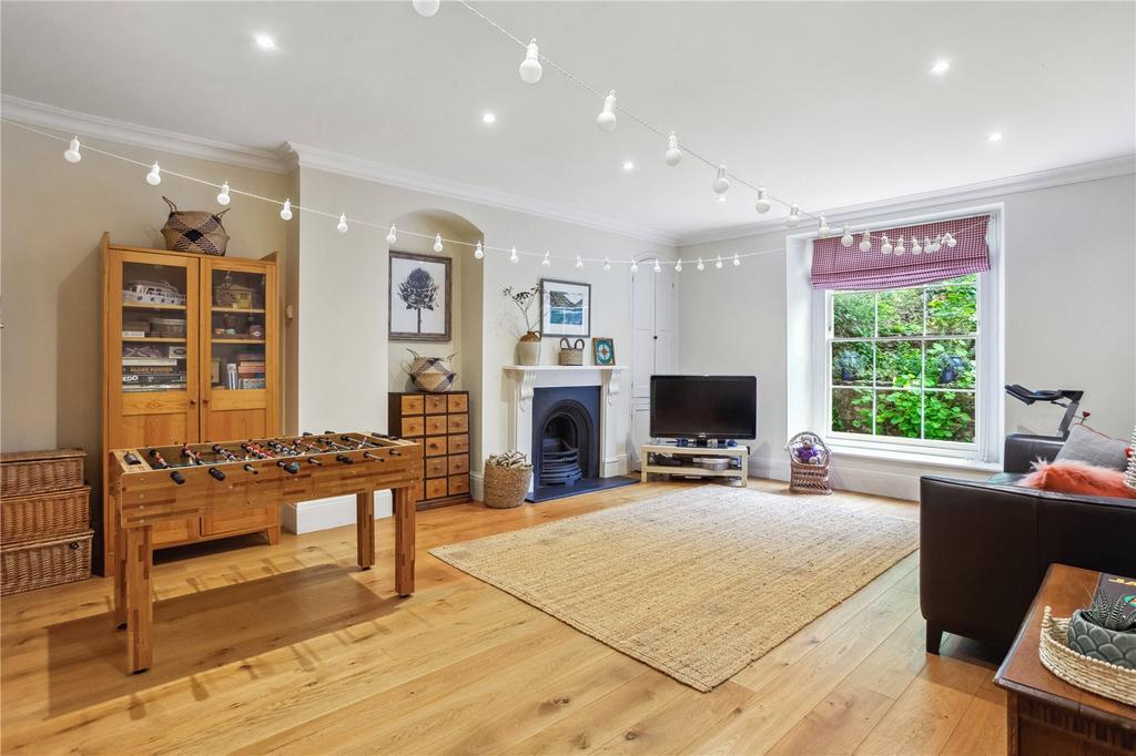 Tv/Games Room