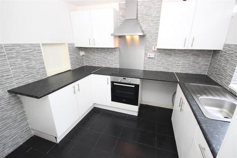 2 bedroom flat to rent, Brandhall Court, Oldbury B68