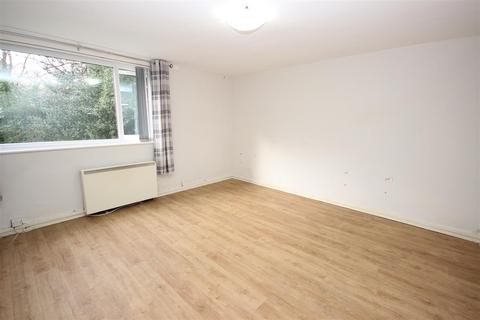 2 bedroom flat to rent, Brandhall Court, Oldbury B68