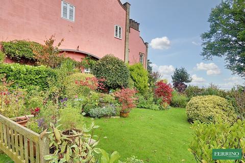 1 bedroom ground floor flat for sale, The Haie, Newnham, Gloucestershire. GL14 1HW