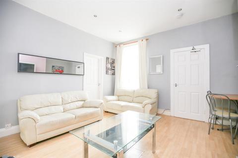 3 bedroom flat to rent, Third Avenue, Newcastle Upon Tyne NE6