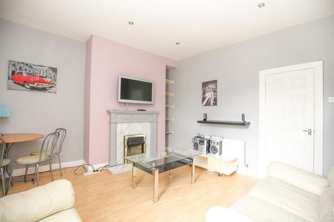 3 bedroom flat to rent, Third Avenue, Newcastle Upon Tyne NE6