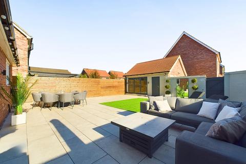 5 bedroom detached house for sale, Canberra View, North Lincolnshire DN18