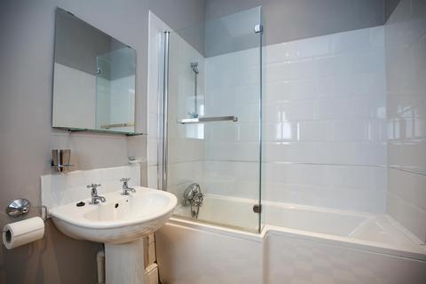 3 bedroom flat to rent, Third Avenue, Newcastle Upon Tyne NE6