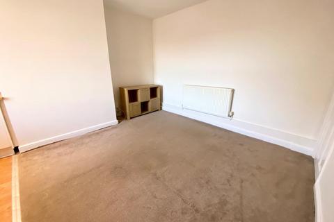 2 bedroom terraced house to rent, Thorncliffe Street, Lindley, Huddersfield