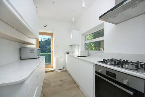 2 bedroom flat to rent, Cumberland Park, W3