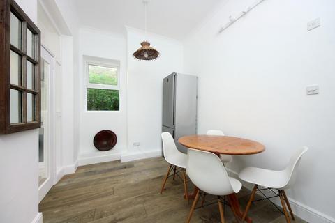 2 bedroom flat to rent, Cumberland Park, W3