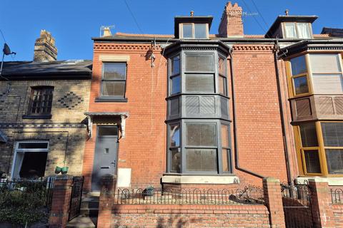 4 bedroom terraced house to rent, High Street, Llanfyllin