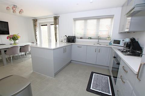 3 bedroom detached house for sale, Watermill Way, Collingtree