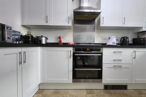 4 bedroom house to rent, Stephen Jewers Gardens, Barking