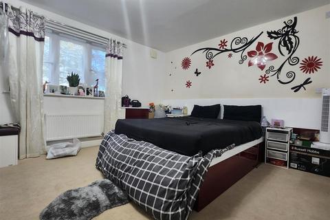 4 bedroom house to rent, Stephen Jewers Gardens, Barking