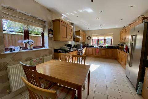 4 bedroom detached house for sale, Hastings Pool, Malvern