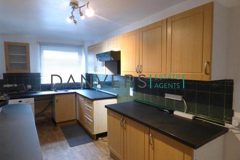 3 bedroom terraced house to rent, Flora Street, Leicester LE3