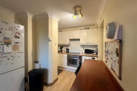 3 bedroom property to rent, Charlotte Despard Avenue, London SW11