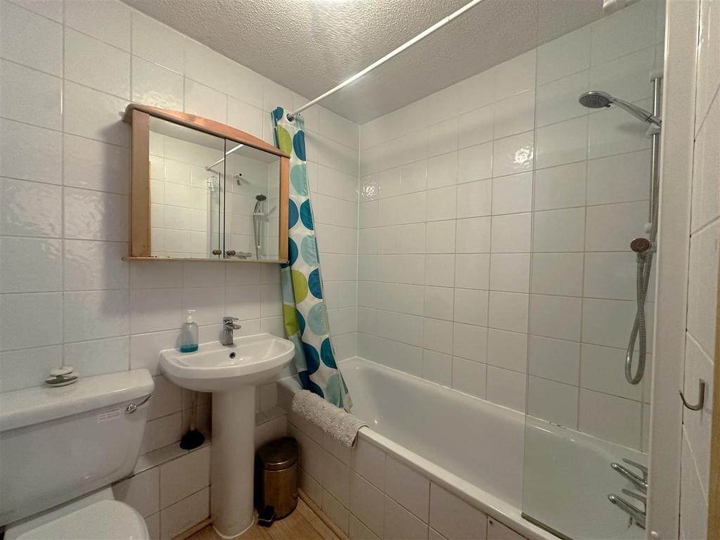 Bathroom, Arthur Court, Eden Harper SW11