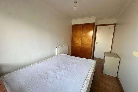 3 bedroom property to rent, Charlotte Despard Avenue, London SW11