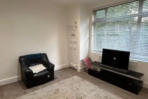 5 bedroom flat to rent, St. Pauls Avenue, London NW2