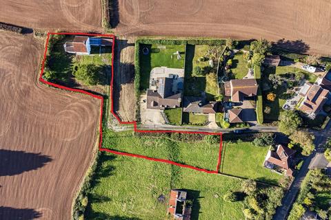 5 bedroom detached house for sale, 3 bed with planning permission already granted to extend to 5 bedrooms