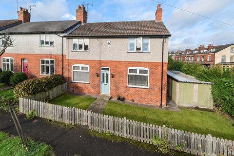 3 bedroom end of terrace house for sale, Roman Crescent, Roundhay, Leeds, LS8