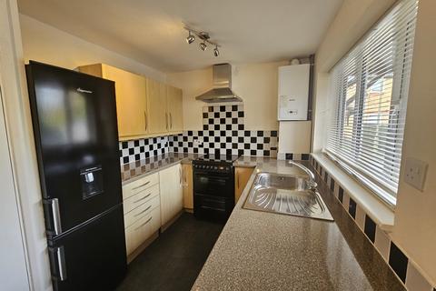 2 bedroom semi-detached house to rent, Broome Way