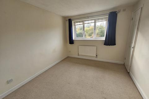 2 bedroom semi-detached house to rent, Broome Way