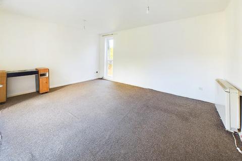 2 bedroom flat for sale, Frizley Gardens, Bradford