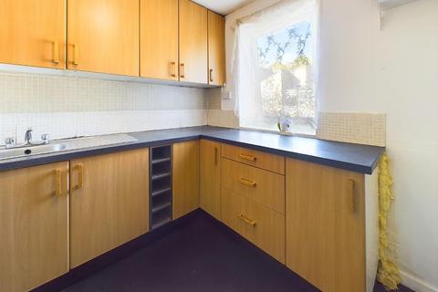 2 bedroom flat for sale, Frizley Gardens, Bradford