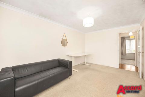 1 bedroom flat for sale, Frazer Close, Romford, RM1