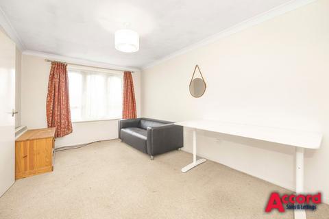 1 bedroom flat for sale, Frazer Close, Romford, RM1