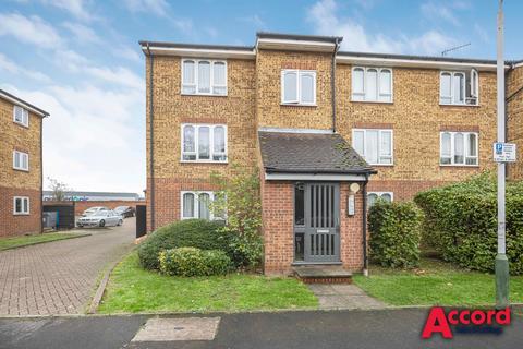 24 Frazer Close, Romford, RM1 2DF